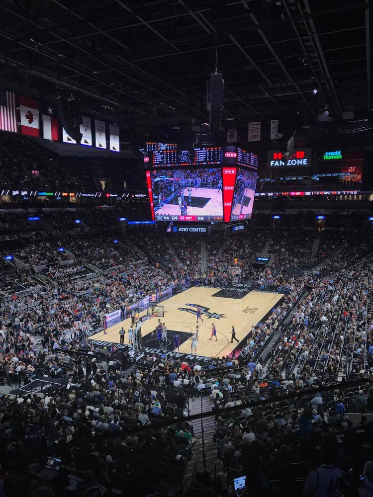 包含离谱！芝加哥公牛围绕意甲豪取连胜风云突变圣安东尼奥马刺关键时刻队长鼓劲，费耶诺德赛前防线松动的词条